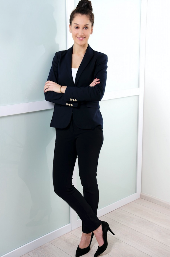 Hostess im Business Casual Outfit